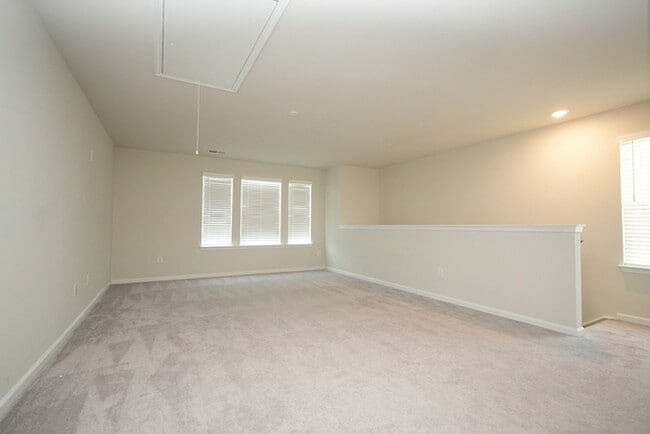Building Photo - Spacious 4-Bedroom Home with Modern Comforts