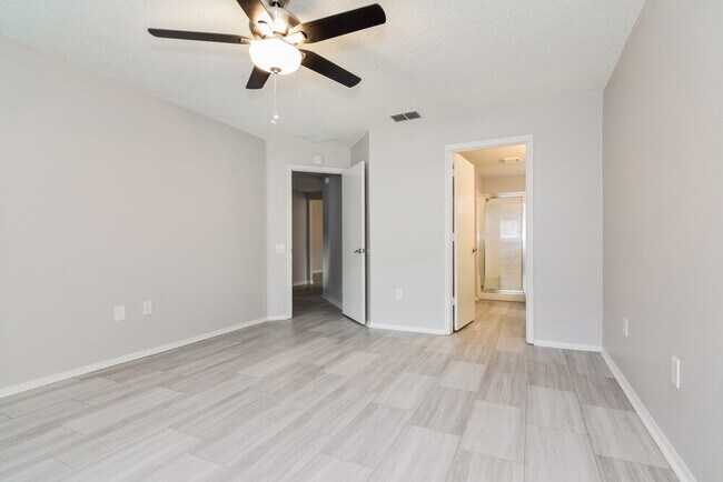 Building Photo - 26808 Haverhill Dr