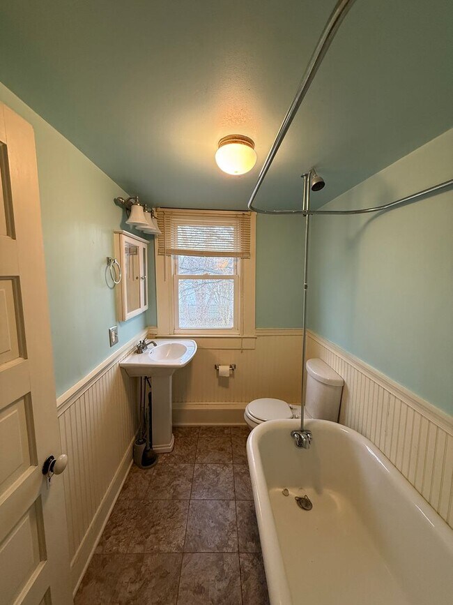 Building Photo - Single-Family Home with Fenced Yard in Cambridge, MD