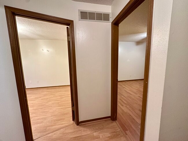 Building Photo - 3930 Country Club Dr