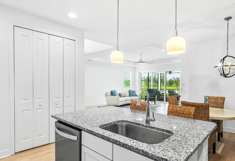 Building Photo - 8570 Island Breeze Ave