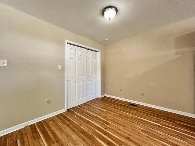 Building Photo - 817 Pocahontas Pl