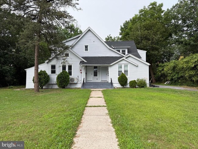 Primary Photo - 42 N Cove Rd