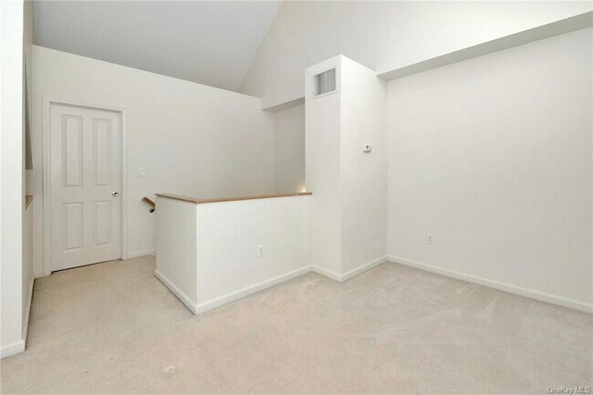 Building Photo - 31 Underhill Dr