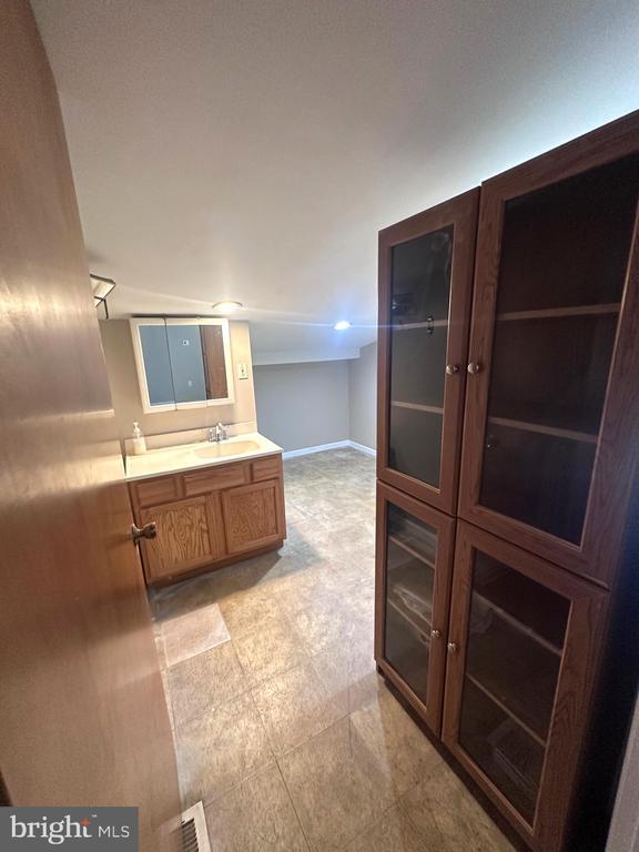 Building Photo - 1032 N 7th St