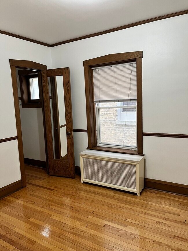 Building Photo - 5350 W Wilson Ave