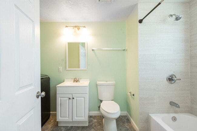 Building Photo - 483 Liberty St