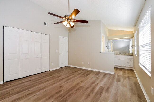 Building Photo - Inviting Home in Sanford, FL