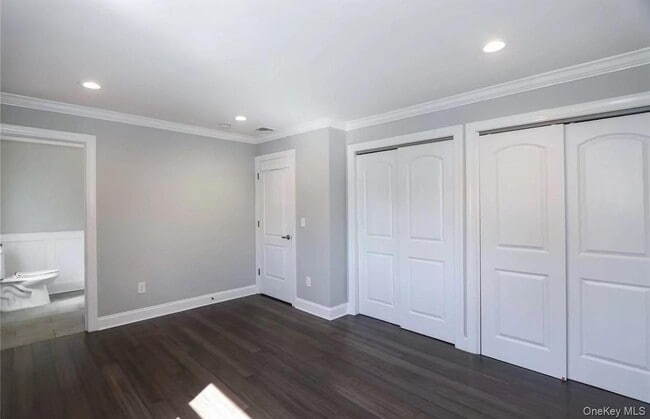 Building Photo - 335 Gillette St