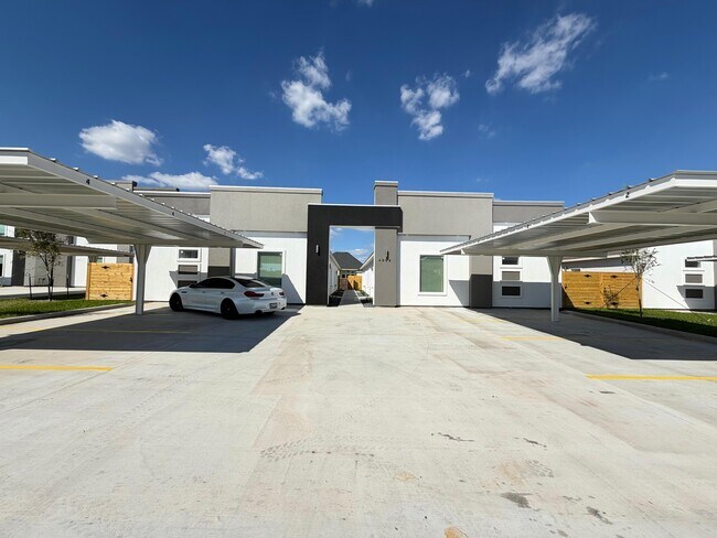 Building Photo - 3900 Ventura Ave