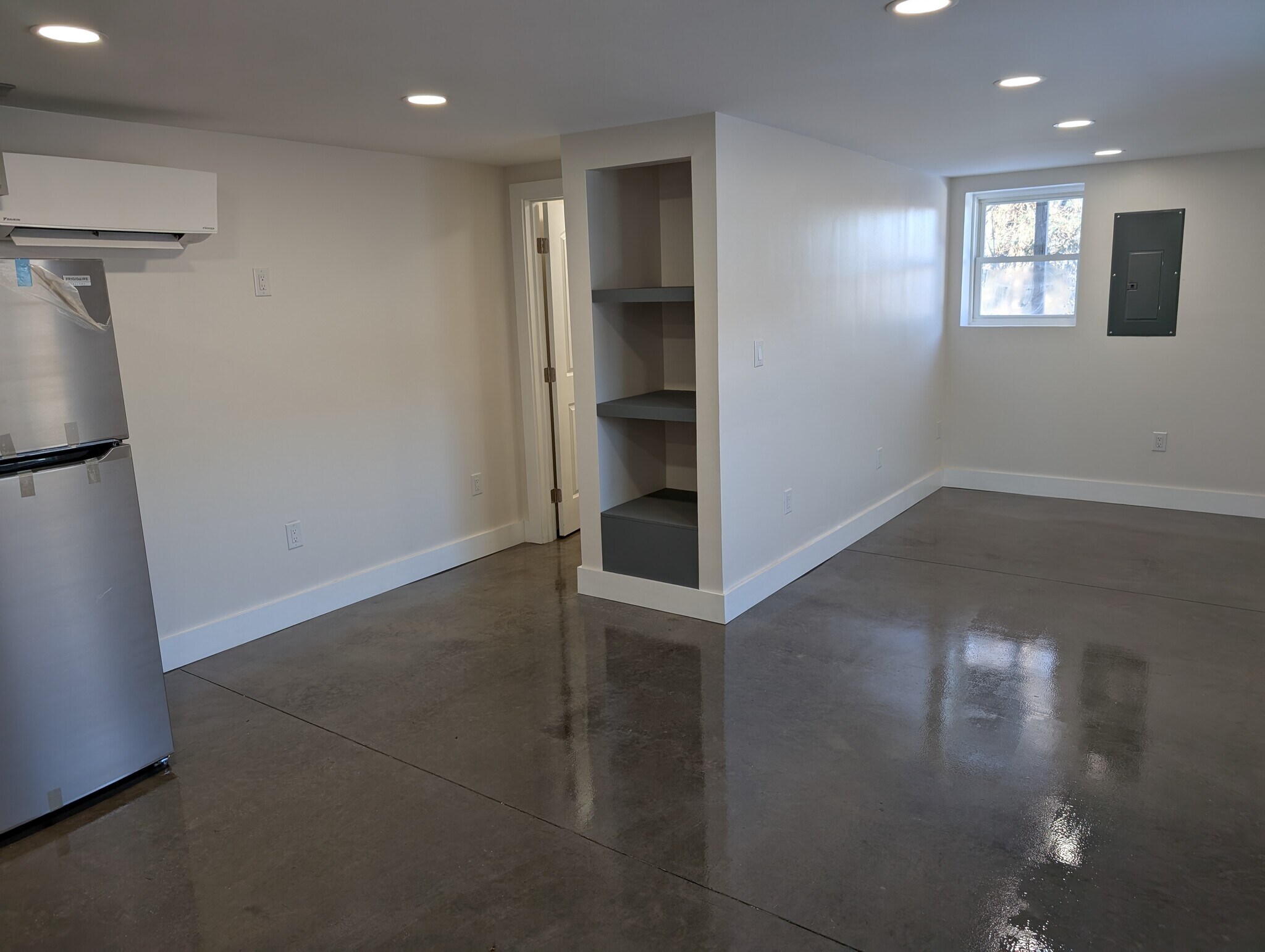 Building Photo - 1611 US-11