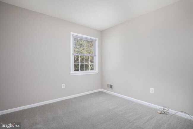 Building Photo - 8000 Rivermont Ct