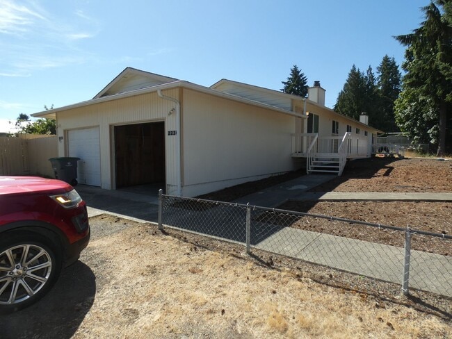 Building Photo - **Beautiful Duplex**