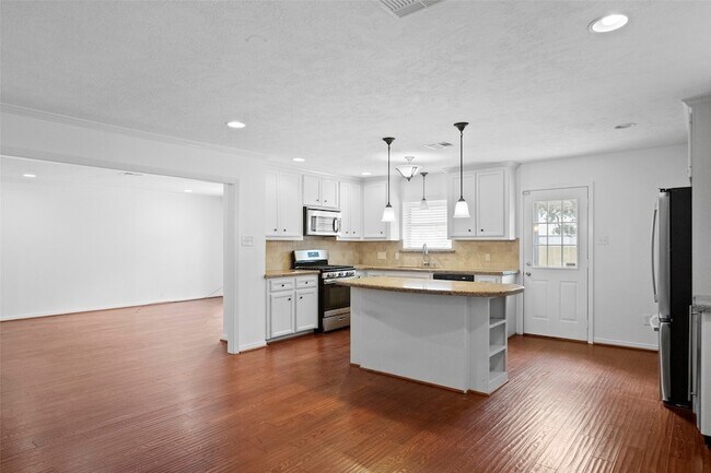 Building Photo - 2226 Droxford Dr