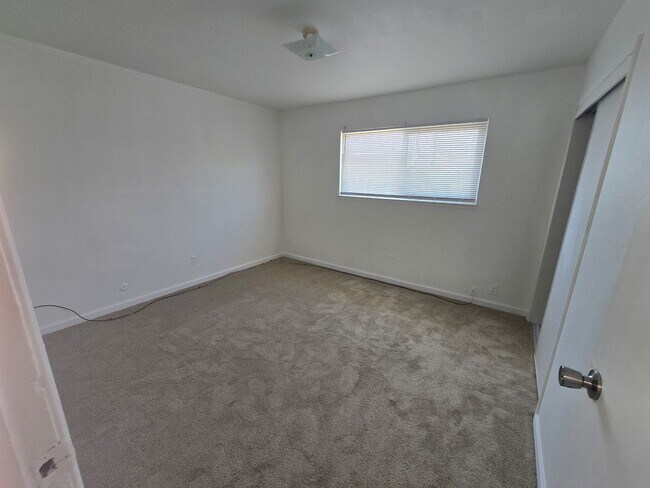 Building Photo - 418 C St