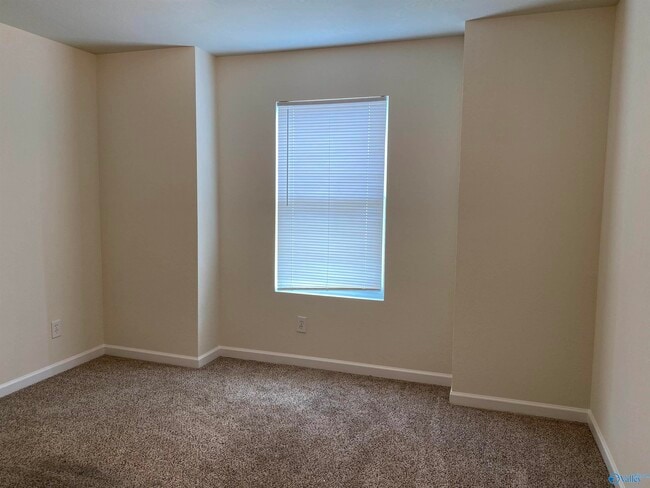 Building Photo - 3071 Lakeland Dr SW