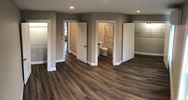 Building Photo - 6 Stewart Dr