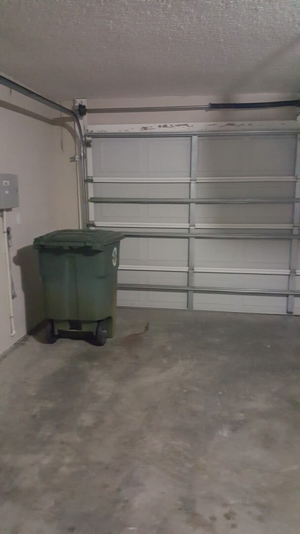 Building Photo - 3 bedroom 2 bath home