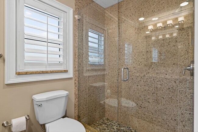 Building Photo - 728 Waterway Dr