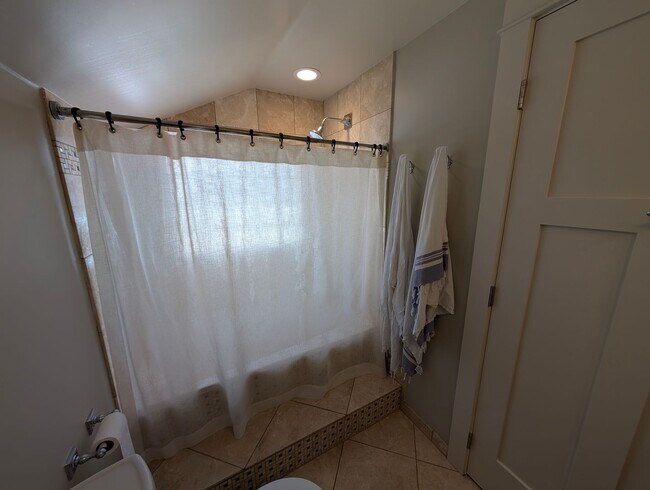 Building Photo - Beautiful 3 Bedroom House right across fro...