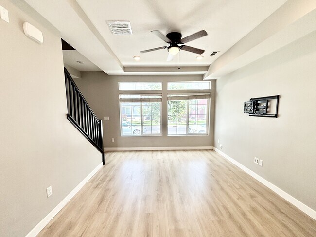 Building Photo - 153 E Brushy Canyon St