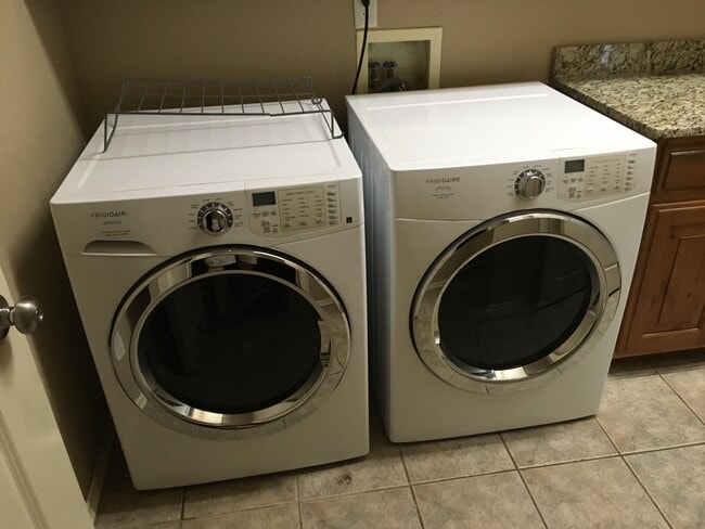 Building Photo - 4201 W Kent St