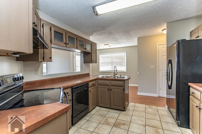 Building Photo - 105 Shara Dr