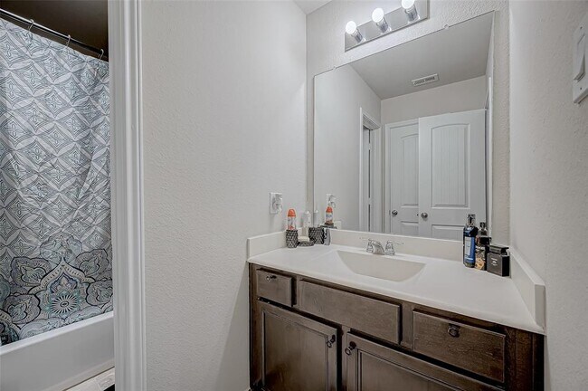 Building Photo - 9815 Corben Creek Ln