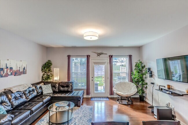 Building Photo - Townhome for rent