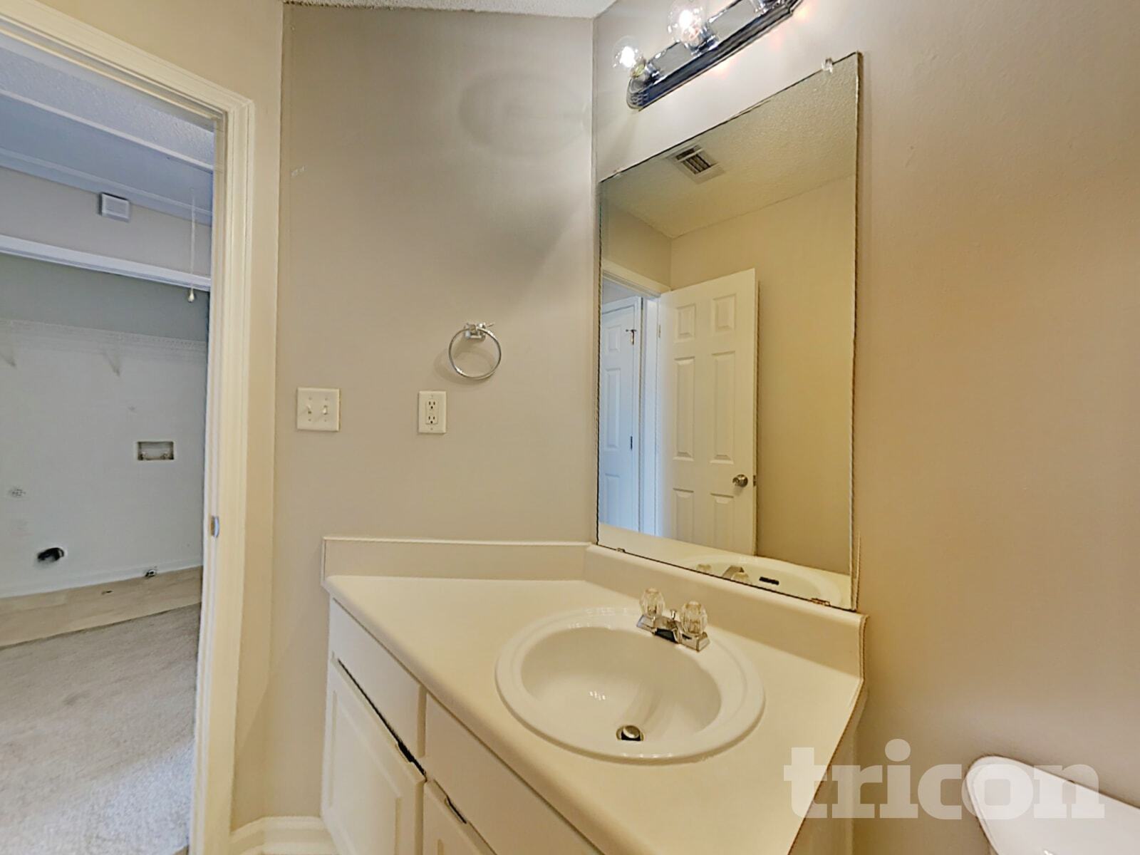 Building Photo - 105 River View Ct