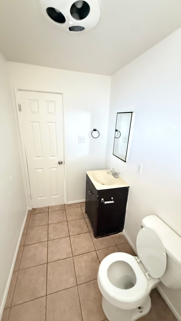 Building Photo - ASK ABOUT OUR MOVE IN SPECIAL - 1 MONTH FREE -2 bedroom 1 bath AVAILABlE NOW