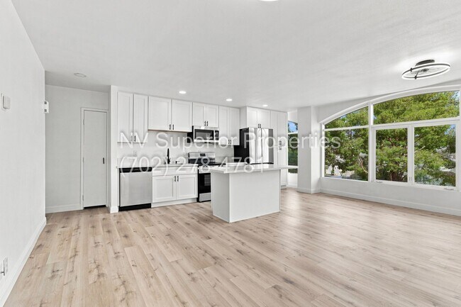 Building Photo - 3111 Bel Air Dr