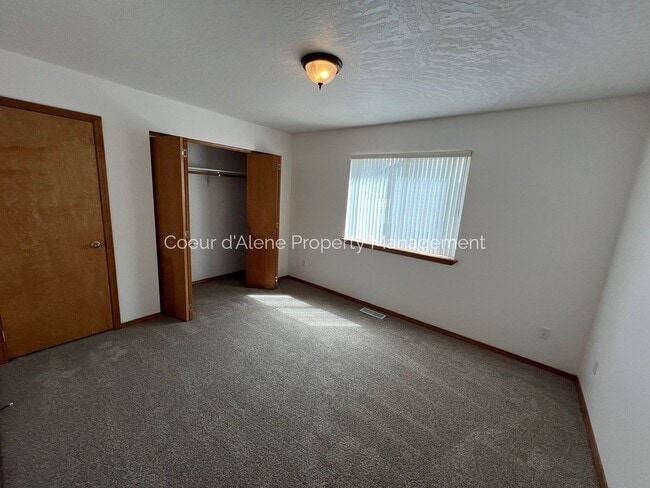 Building Photo - 1135/1137/1139 W Sumac