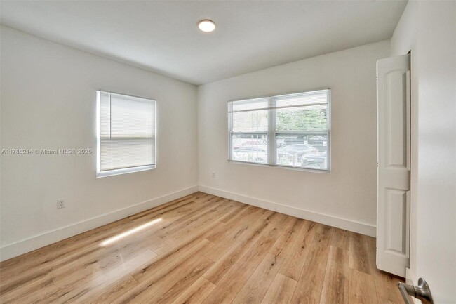 Building Photo - 1411 SW 3rd St