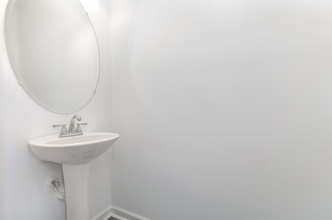 Building Photo - Charming 3-Bedroom Home in Columbia – Avai...