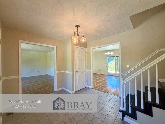 Building Photo - Charming 3-Bedroom Home with Modern Upgrad...