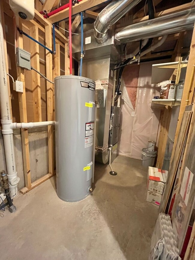 Building Photo - 4 Bed/3.5 Bath with 4 Stall Heated Garage!