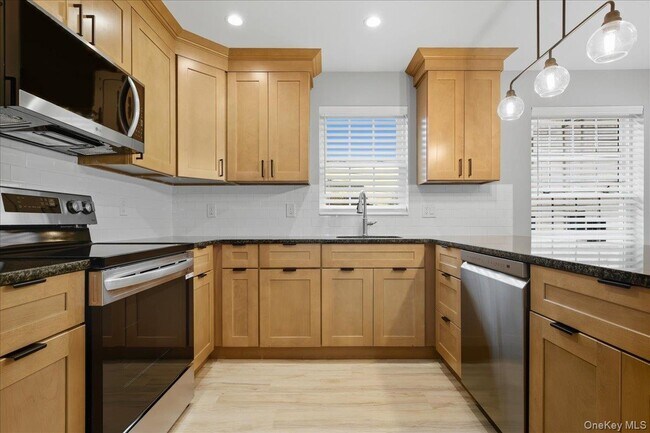 Building Photo - 71 N Main St