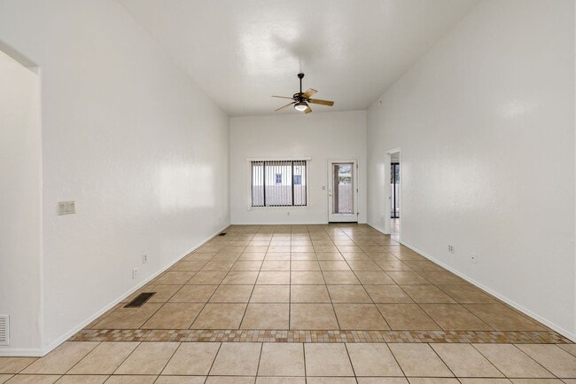Building Photo - 4 bedroom home in Central Tucson