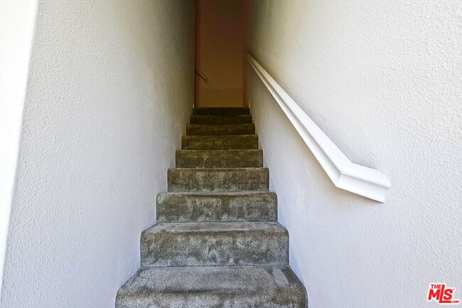 Building Photo - 7245 Maple Rd