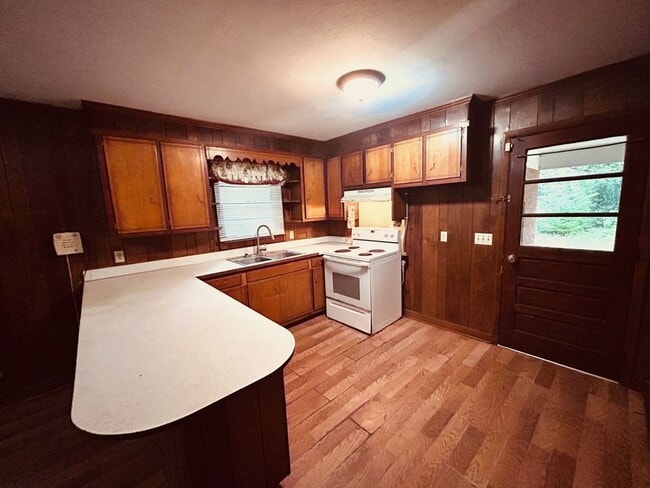 Building Photo - Charming Country Living - 3BR Brick Ranch in Round O