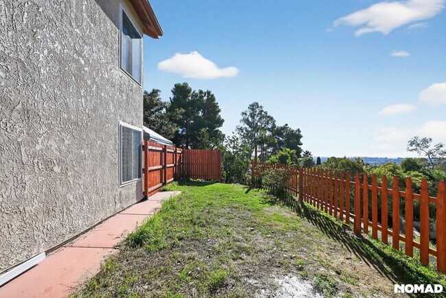 Building Photo - Bright & Modern 2-Bed Home with Ocean Glimpses in Prime Vista Location