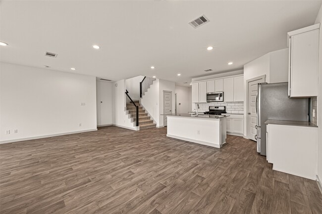 Building Photo - 6903 Green Embers Ln