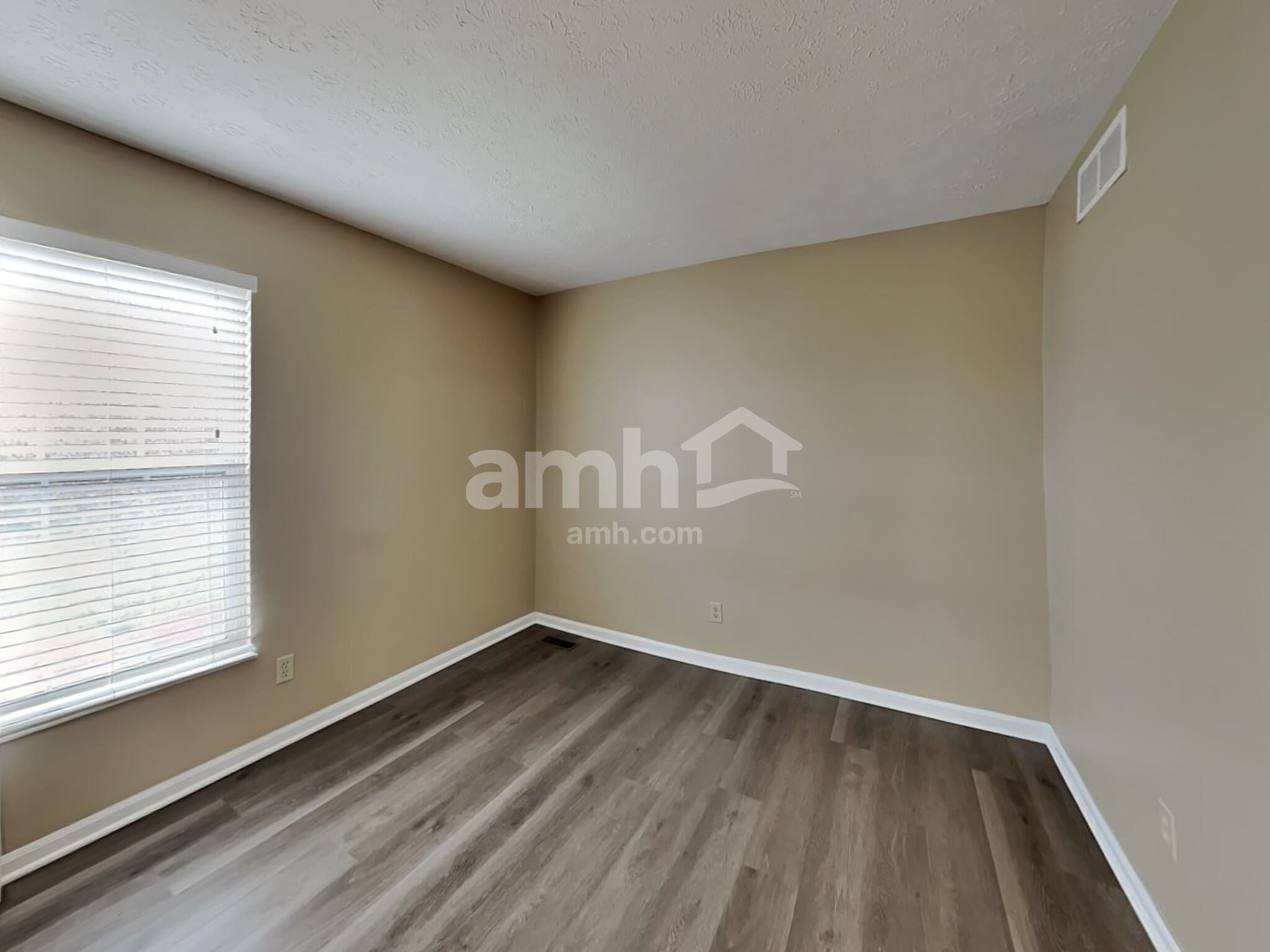 Building Photo - 4626 Laurel View Dr