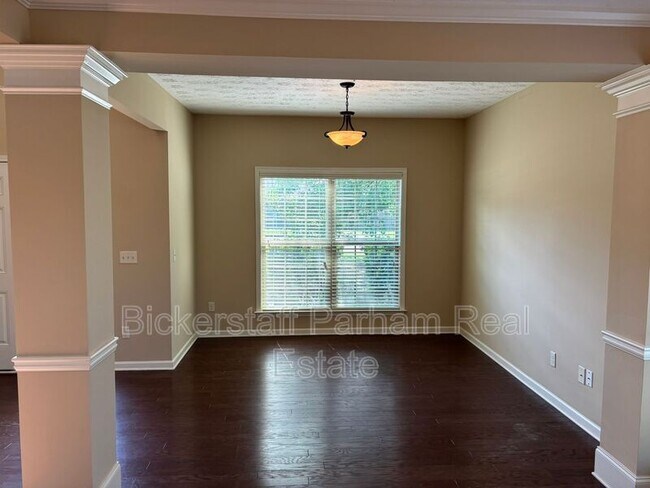 Building Photo - 5982 Ivy Ridge Dr