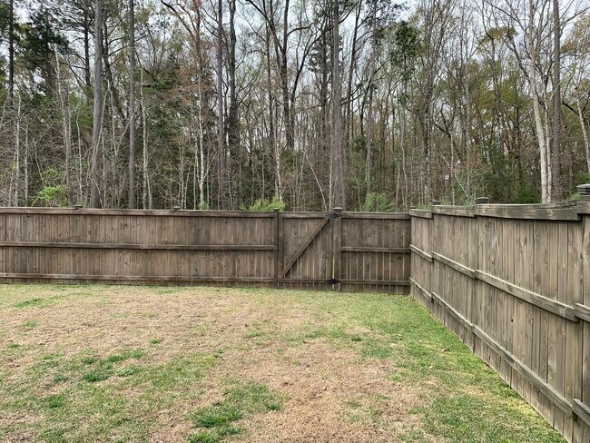 Building Photo - 221 Pink Azalea St