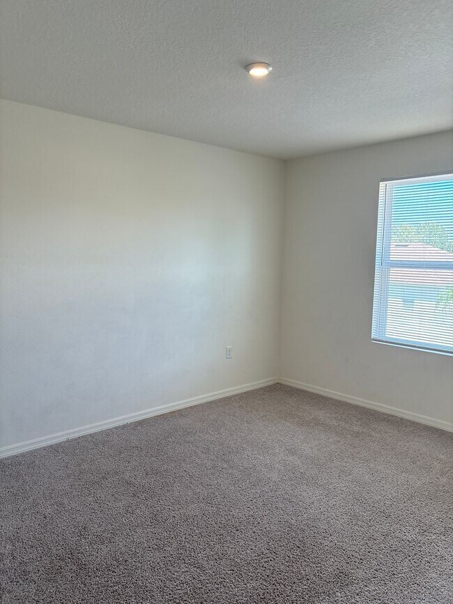 Building Photo - Spacious 4-Bedroom Home in Poinciana, FL –...