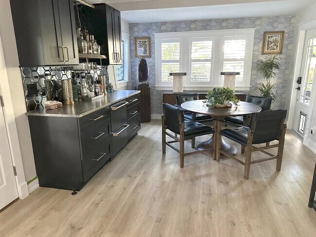 Building Photo - 2500 Burlington Ave N