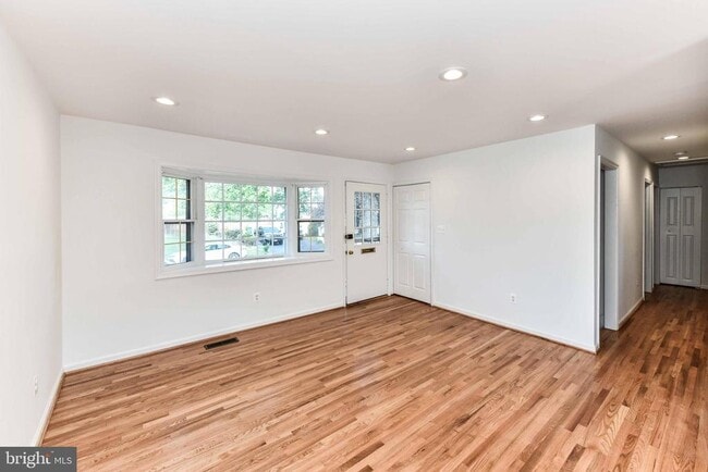 Building Photo - 1020 S Hoga Rd