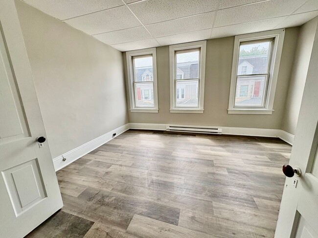 Building Photo - 2 Bedroom 1 Bathroom in York!